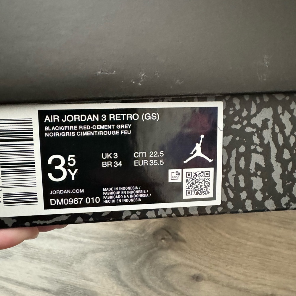Boys Air Jordan 3 Retro "Black
Cement" - Picture 9 of 9